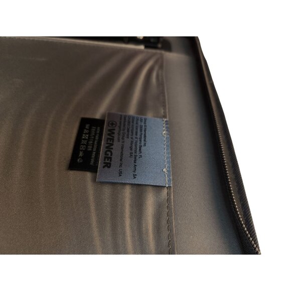 Wenger Slim Black Leather Executive Business Portfolio Briefcase With Zipper Clo - Picture 9 of 16